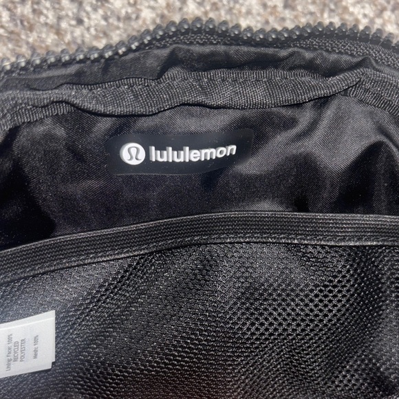 Lululemon Athletica EVERYWHERE BELT BAG 1L NWT - Picture 8 of 12